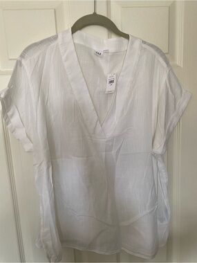 GAP White V-Neck Short Sleeve Blouse